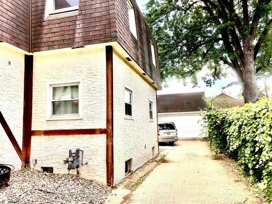 Two Bedroom Gem By Lake Nokomis Minneapolis Exterior photo